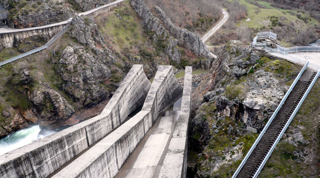 Presa del embalse de Riaño, provincia de León, Castilla y León, España.