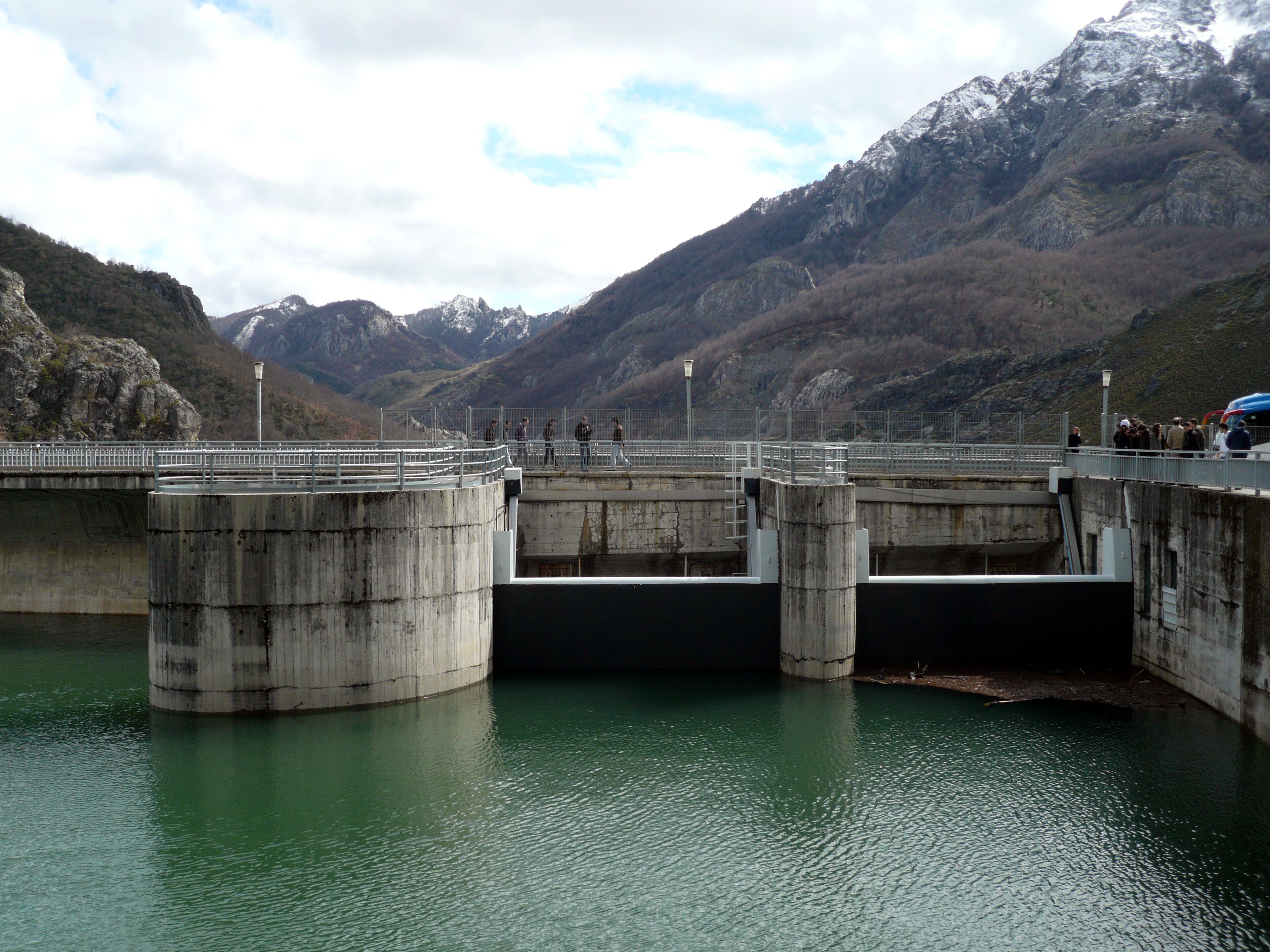 Presa del embalse de Riaño, provincia de León, Castilla y León, España.
