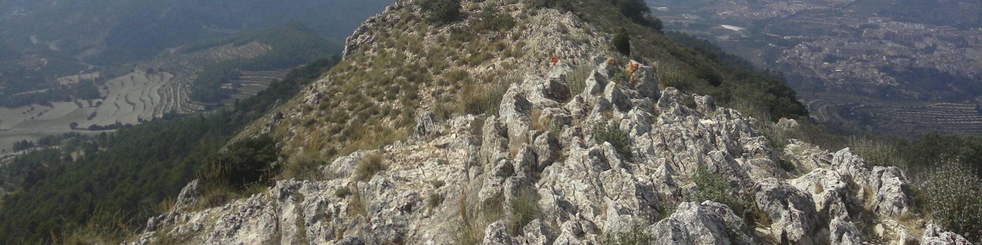 Vista sud, carena de La Serreta