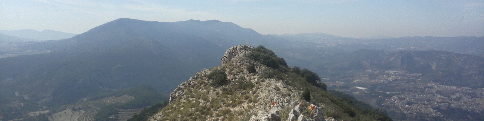 Vista sud, carena de La Serreta