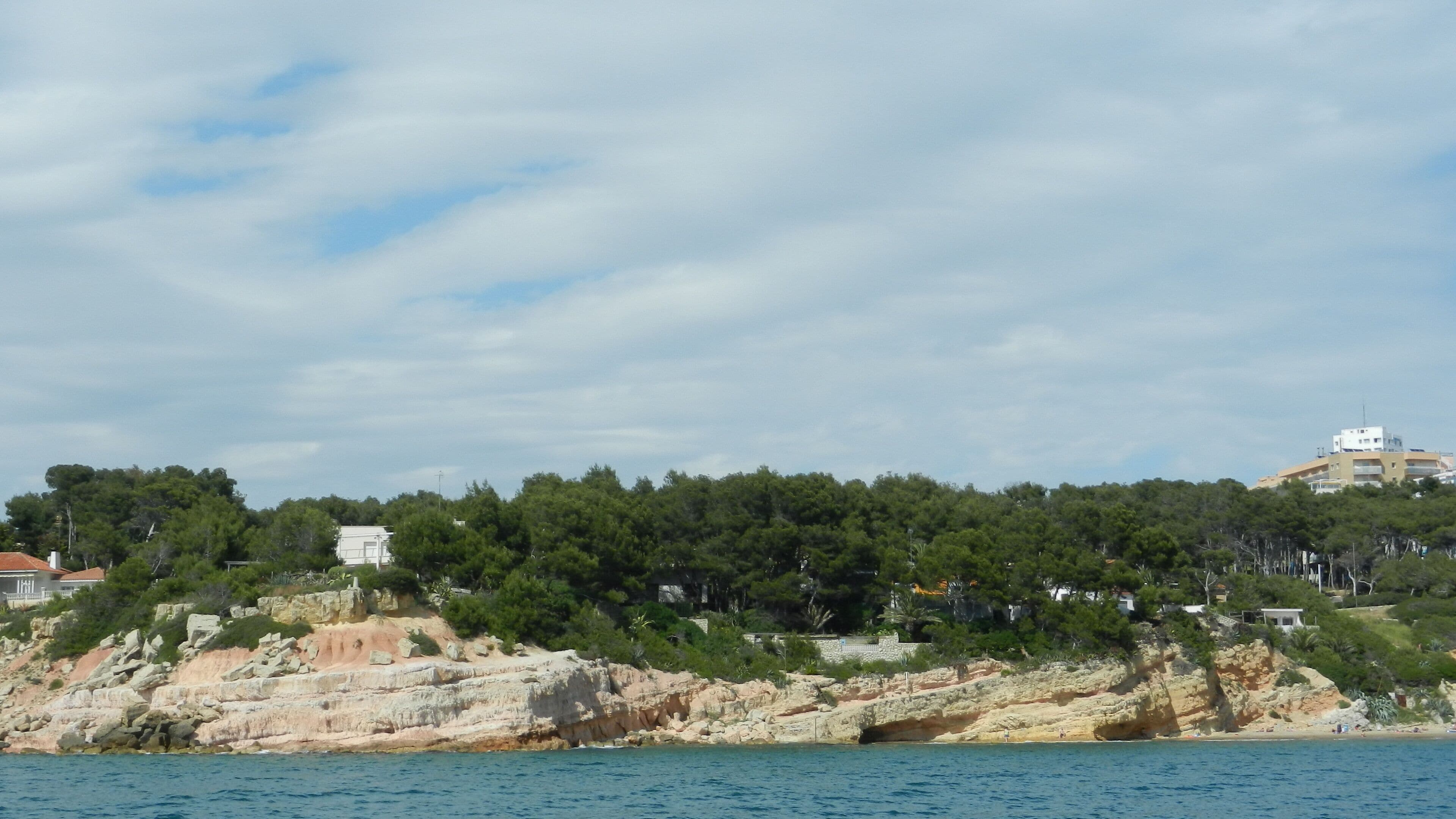 изрезанные скалы