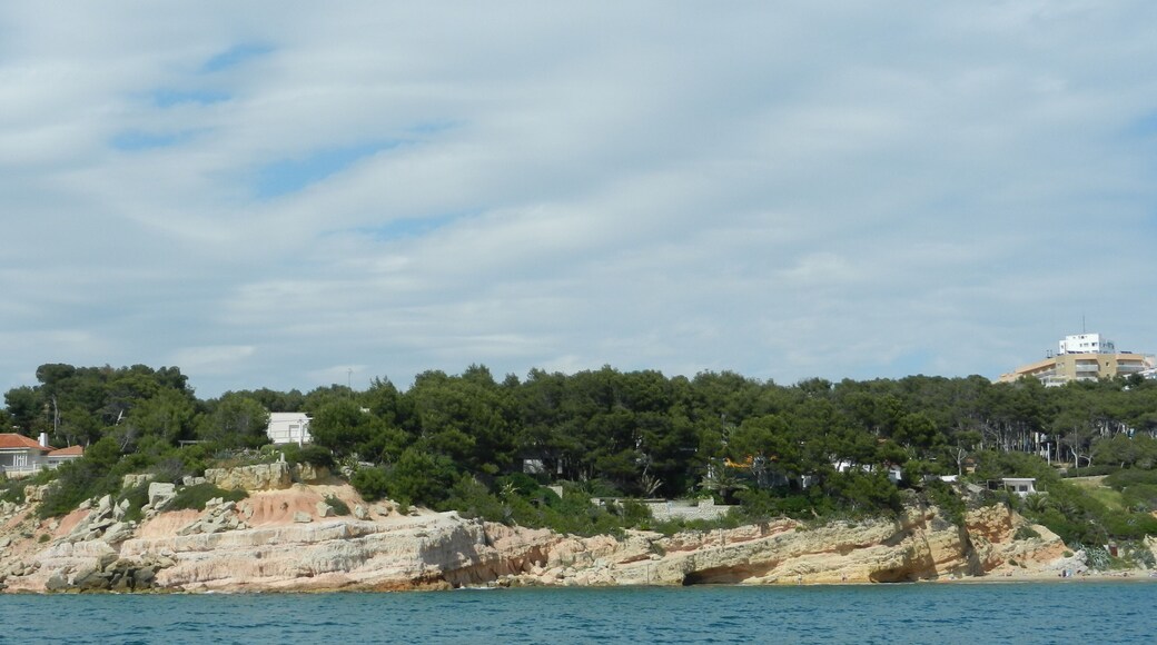 изрезанные скалы