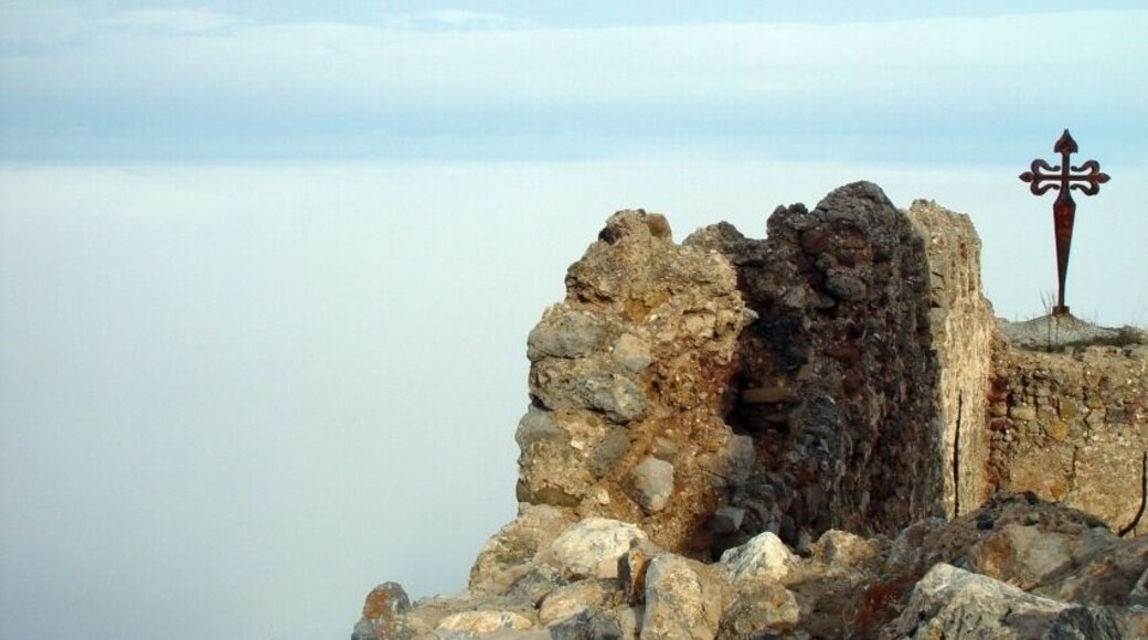 Clavijo castle detail above the clouds 27-12-2003