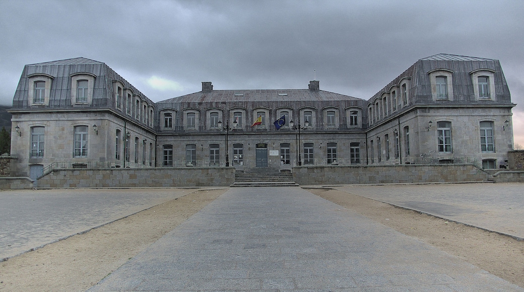 Fernando de Silva y Álvarez de Toledo, XII Duque de Alba, contrata con Jaime Marquet (1755) la construcción de su palacio en Piedrahíta.