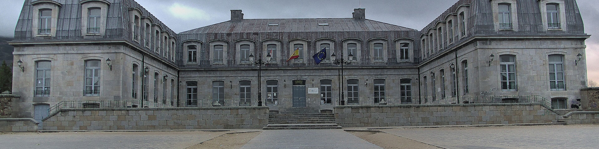 Fernando de Silva y Álvarez de Toledo, XII Duque de Alba, contrata con Jaime Marquet (1755) la construcción de su palacio en Piedrahíta.