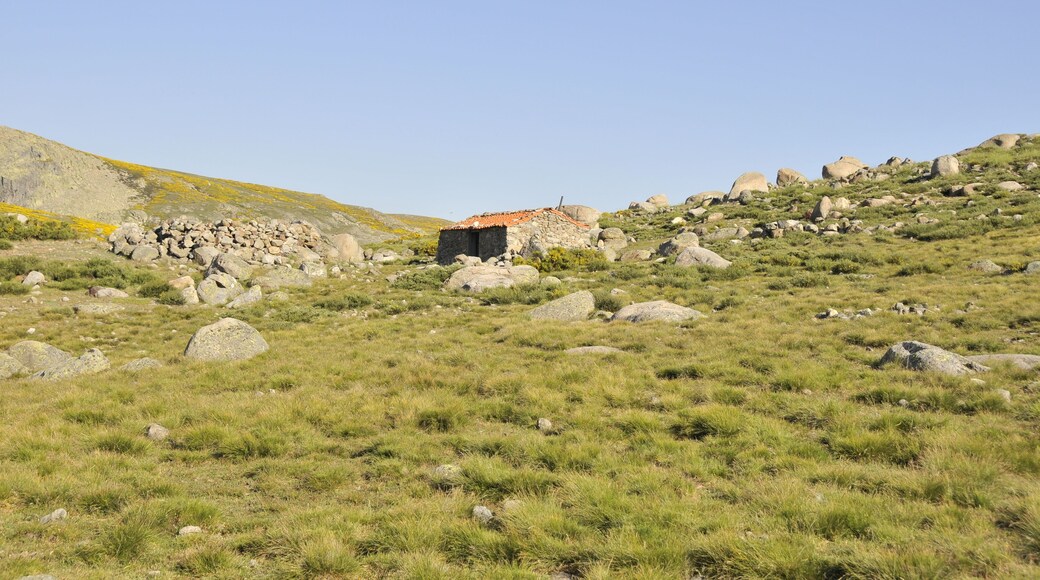 REFUGIO EN LA SENDA HACIA LA CUERDA DE CAMPANARIOS