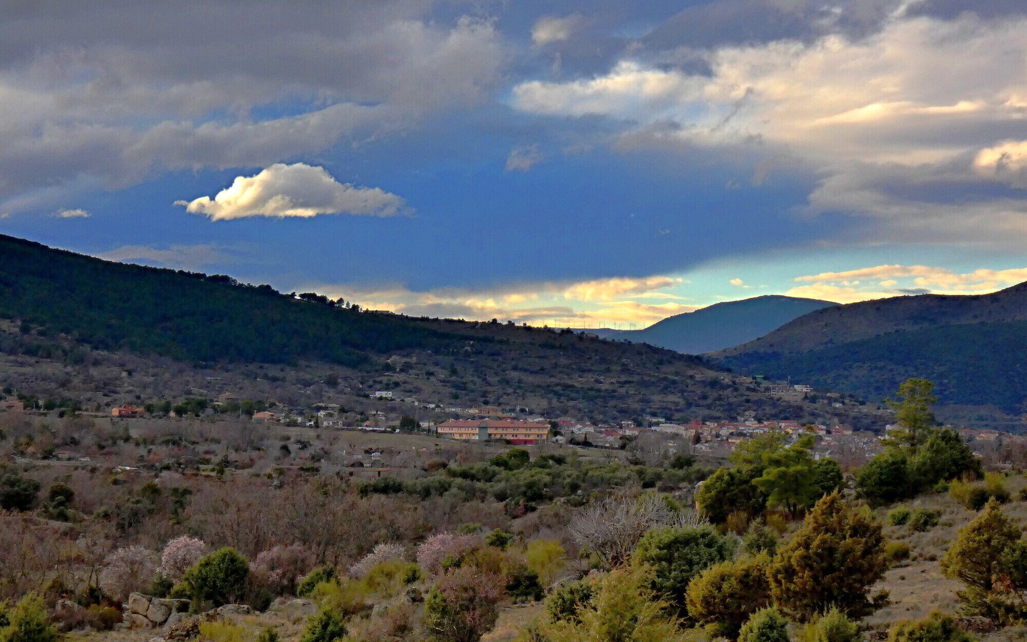 P1000754-fakeHDR-2000x1250