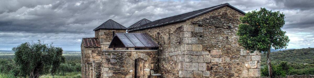 Santa Lucía del Trampal. Vista desde el Oeste