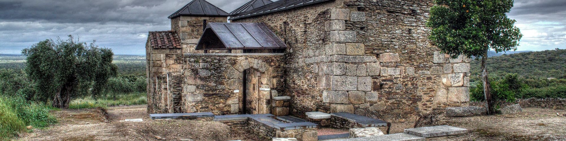 Santa Lucía del Trampal. Vista desde el Oeste