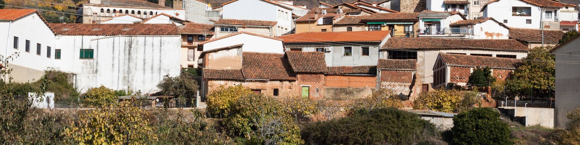 Pasaron of the Vera is a municipality located in the province of Caceres, Extremadura, Spain.