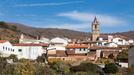 Pasaron of the Vera is a municipality located in the province of Caceres, Extremadura, Spain.