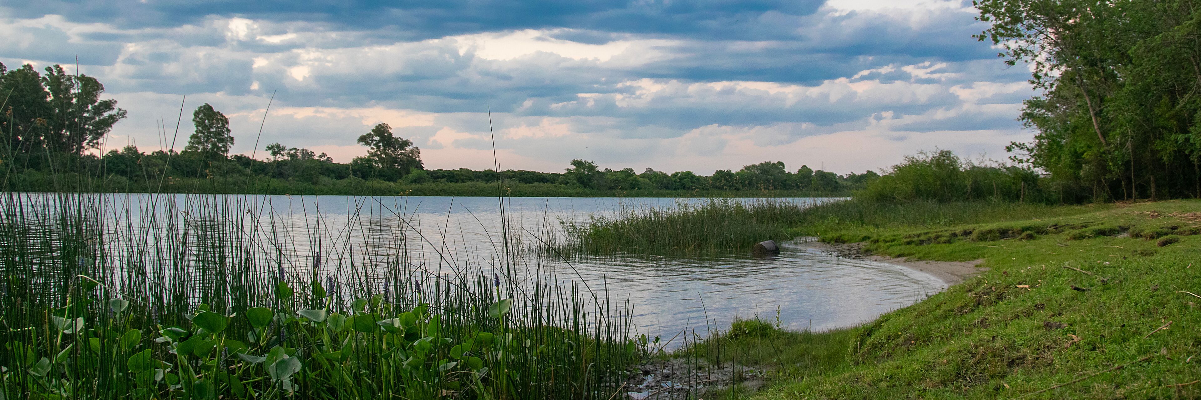 Santa lucia river landscape, los cerrillos, uruguay
