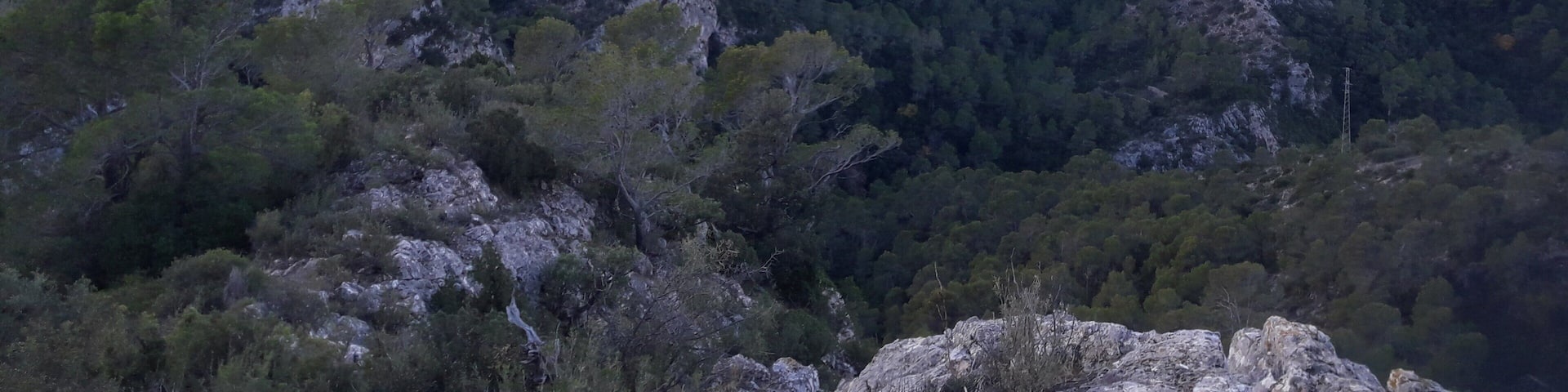 La serra de Cardó un dia fred de final de tardor.