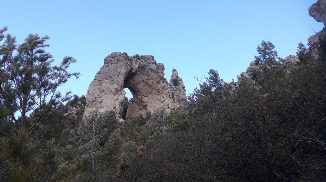 La serra de Cardó un dia fred de final de tardor.