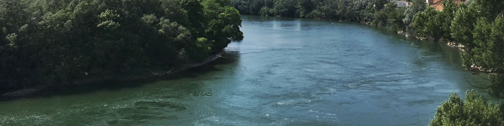 El pas de l'Ase és un congost del riu Ebre