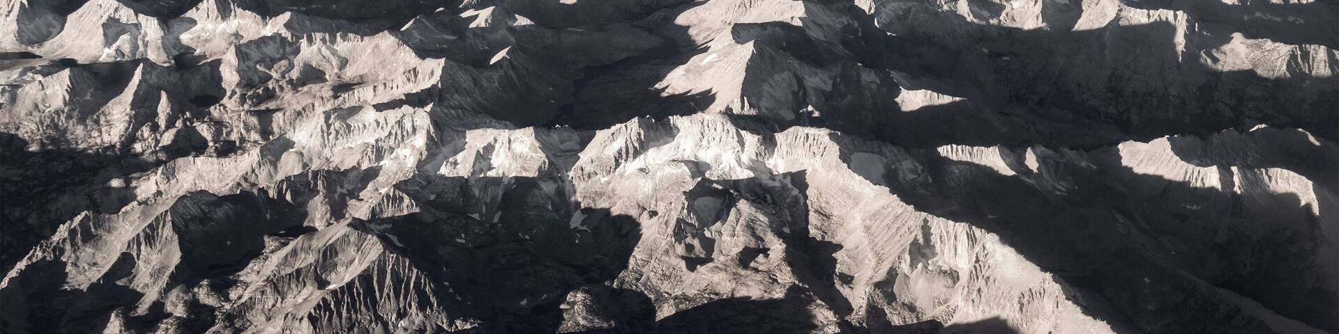 #windowseat This is a little further on, after departing Las Vegas for San Francisco. The Sierra Mountains are amazing, and appear razor sharp below. Smoke from forest fires is hanging to the horizon. Having that "A" seat gives you a view of the mountains as you fly north. Just a little further, we flew directly over Yosemite National Park, which is amazing no matter what your vantage point might be.
#lifeatexpediagroup