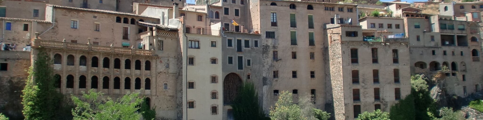 Les façanes del riu (la Vilella Baixa)