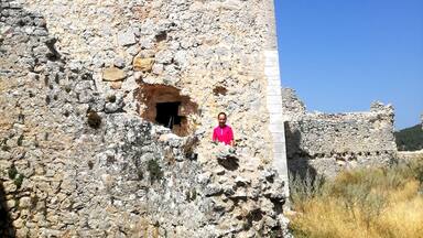 It is close to the town of Ucero although you can visit it as part of a very nice route of about 7km. This route runs along the source of the Ucero river and includes a short walk through a suspension bridge.