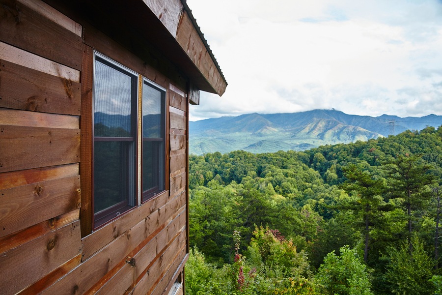 Rustic Cabin Retreat with Mountain View, Smoky Mountains