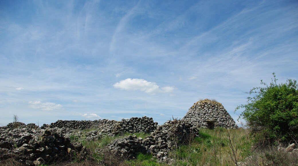 Casetas utilizadas para la trashumancia de los pastores, ya en desuso.