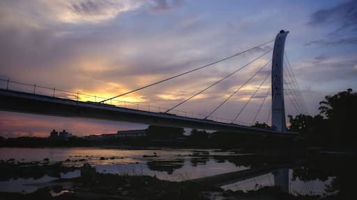 A new bridge being constructed in Zhongpu, Chiayi. Ones it is finished it will be a nice subject for sunset pictures. Now it mostly looks like a construction site.