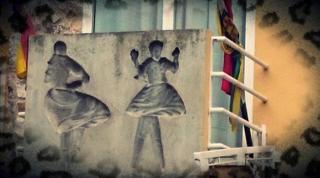 if in La Rioja 21-23 of July or the last weekend in September and you have some free time, take a trip to Anguino you will see some very interesting local dances.
also worth going if you enjoy abseiling or canyoning
more details & timings: http://es.wikipedia.org/wiki/Danza_de_los_zancos_de_Anguiano
Video: https://www.youtube.com/watch?v=dFkcX7PTxT0&feature=share