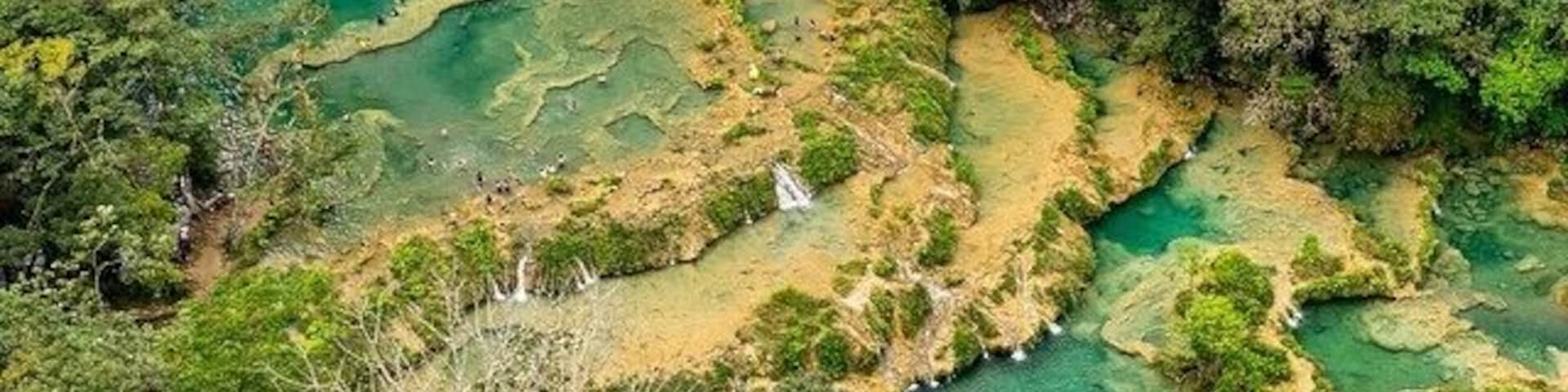 Is this paradise? It could be. Semuc Chapmey is one of the most beautiful places in Guatemala! #guatemala #semucchpey #paradise #nature #travel #natureloves #hiking #explore #adventure #traveltheworld #travelphotography #thetwohobos #traveling