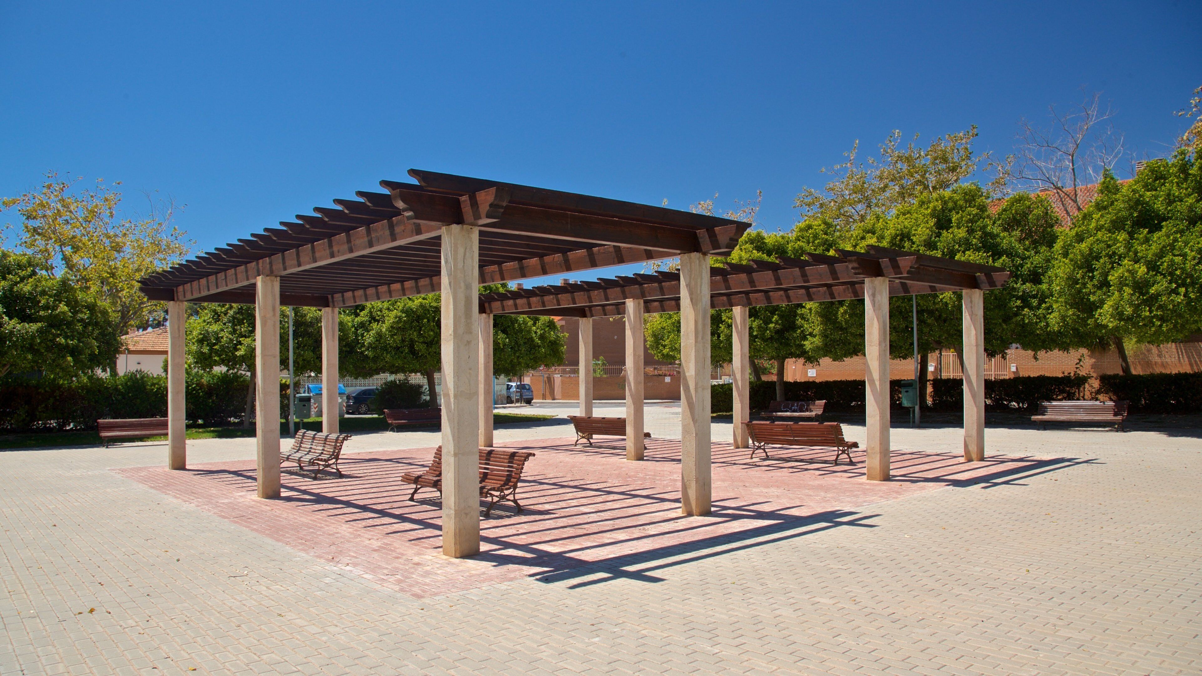 Ciudad Jardin which includes a garden