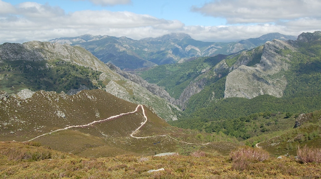 Redes, Los Arrudos desde el lago Ubales