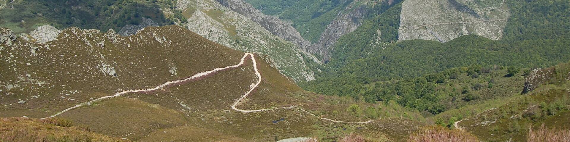 Redes, Los Arrudos desde el lago Ubales