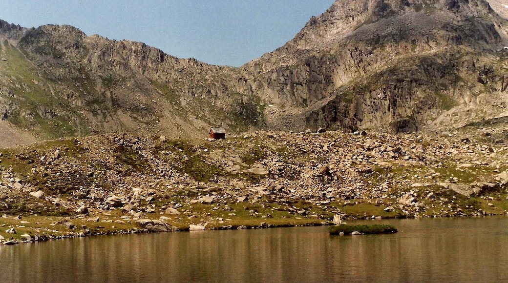 Refugio de AnglĂłs, en el valle de AnglĂłs (Montanuy-Ribagorza) (foto escaneada)