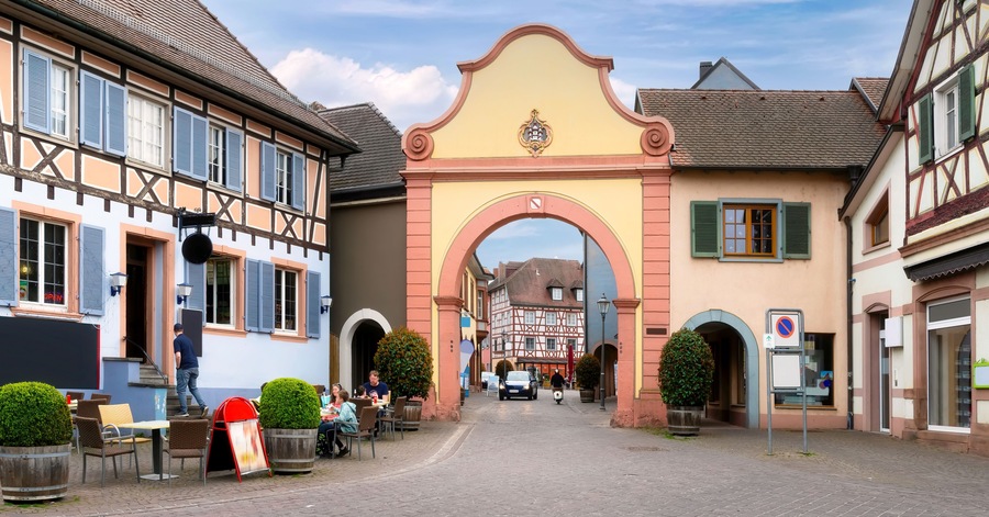 Lower gate ( Unteres Tor) in Ettenheim with view of the city , Ortenaukreis, Baden-Württemberg, Germany