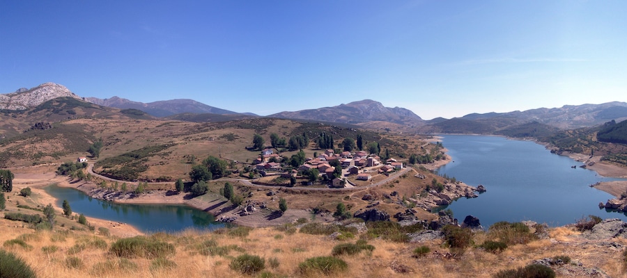 El embalse de Camporredondo desde el mirador de Alba de los Cardaños
