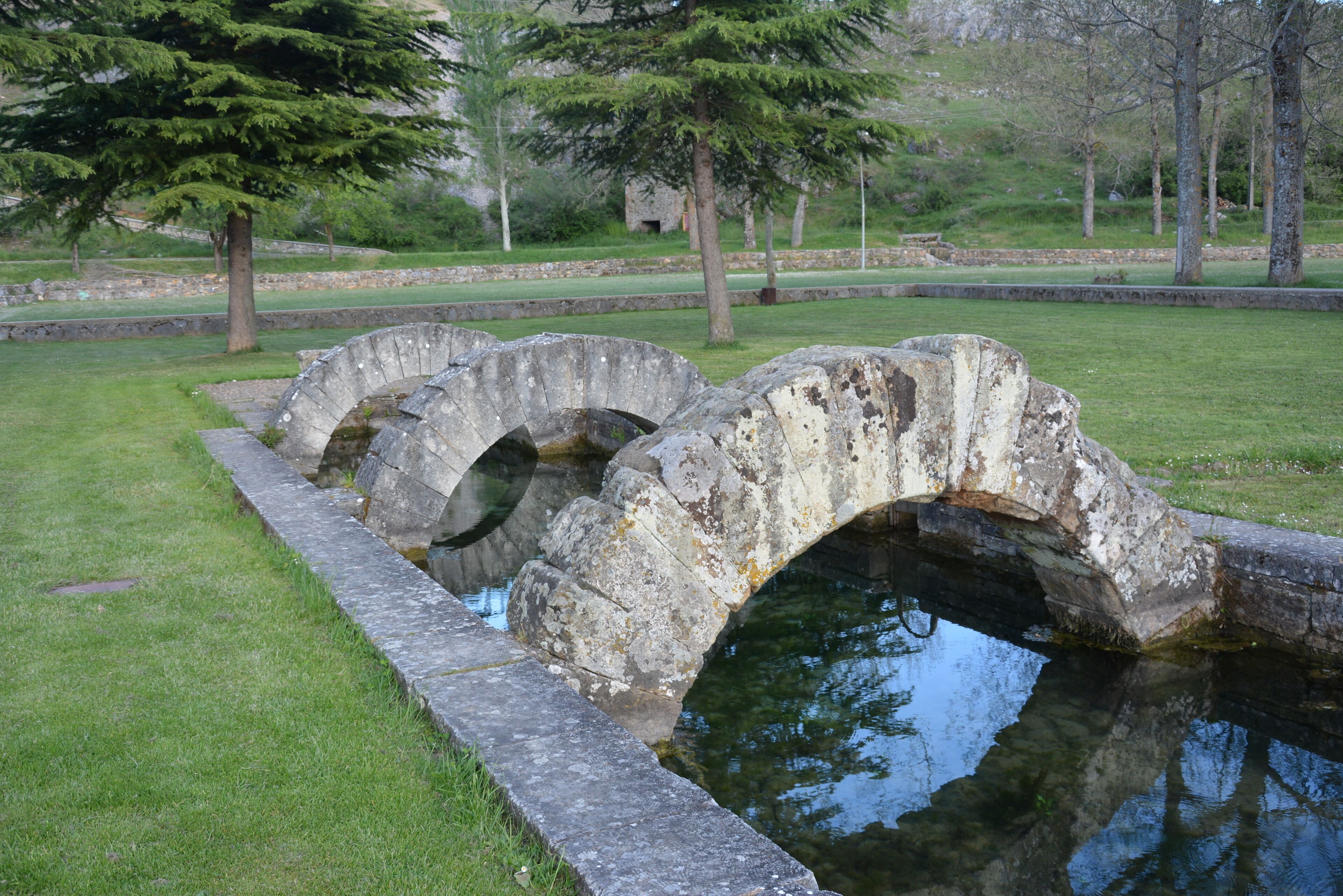 Manantial de Fuentes Tamáricas, en Velilla del Río Carrión (España) This is a photo of a monument indexed in the Spanish heritage register of Bienes de Interés Cultural under the reference RI-51-0001284.