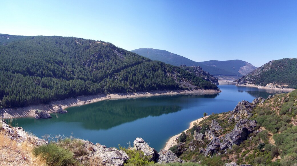 El embalse de Camporredondo desde el mirador de Alba de los Cardaños