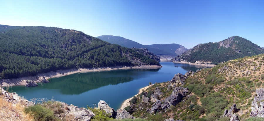 El embalse de Camporredondo desde el mirador de Alba de los Cardaños
