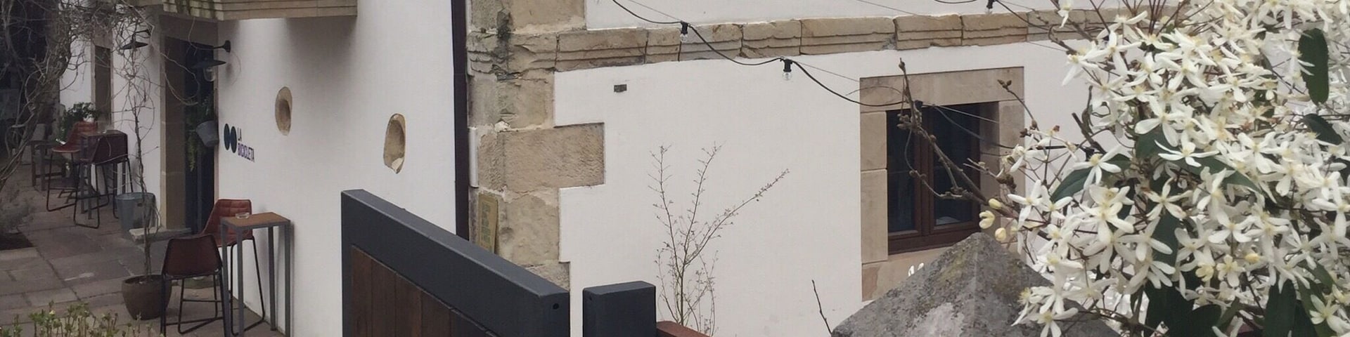 Very nice restaurant with neo cousine. Get ready to pay ( around 45€ per person) but worth it!!!!