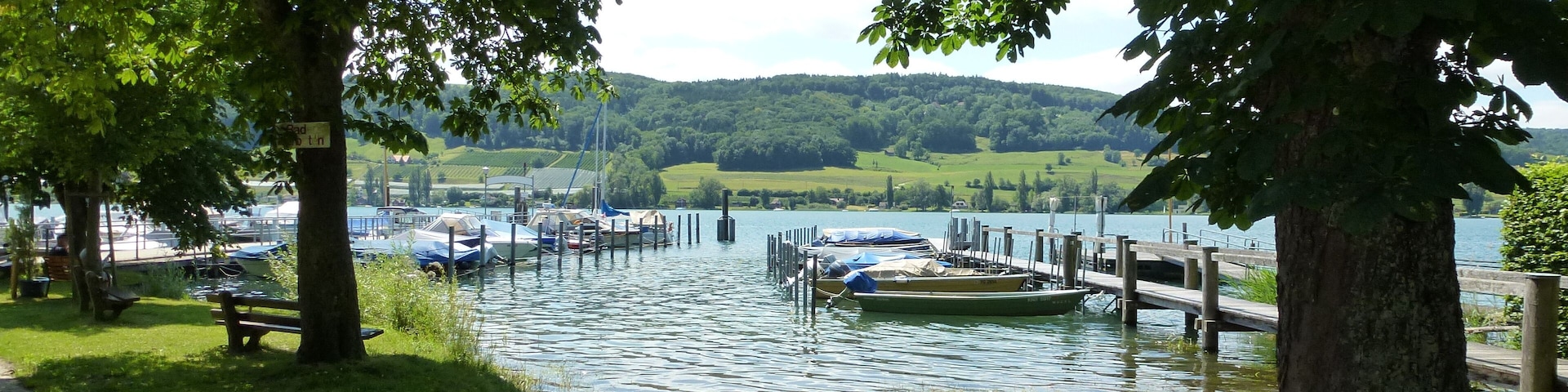 Teil des Hafens in Öhningen mit Blick auf die Schweiz.