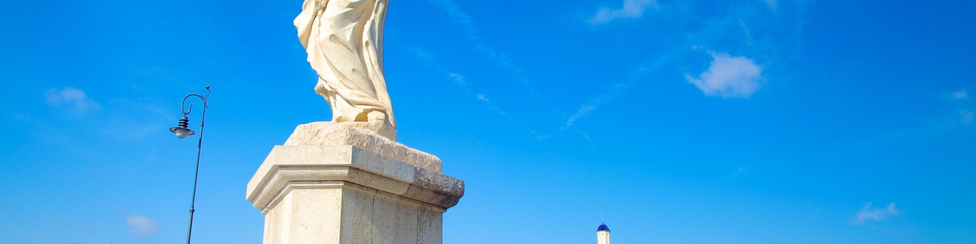 Valencia showing outdoor art, a city and a statue or sculpture