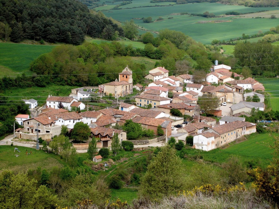 Barrio de San Pedro de la localidad de Becerril del Carpio, en el municipio de Alar del Rey, Palencia, Castilla y León, España
