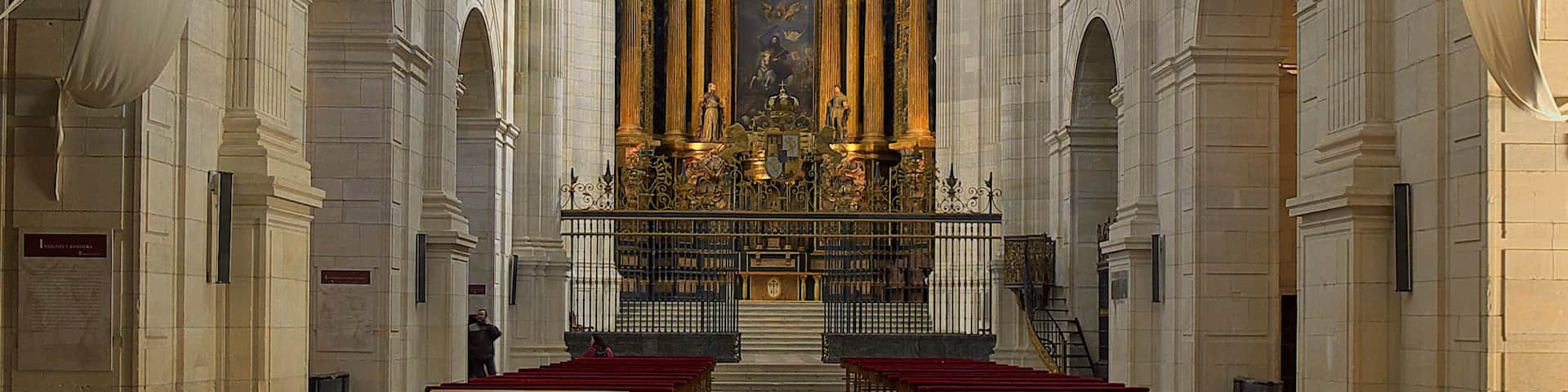 El conquense Francisco de Mora, en plena madurez artística, construye el magnífico edificio, del total agrado de Felipe II (1598). En la construcción de la iglesia trabajó como cantero de Francisco de Luna, suegro de Andrés de Vandelvira.