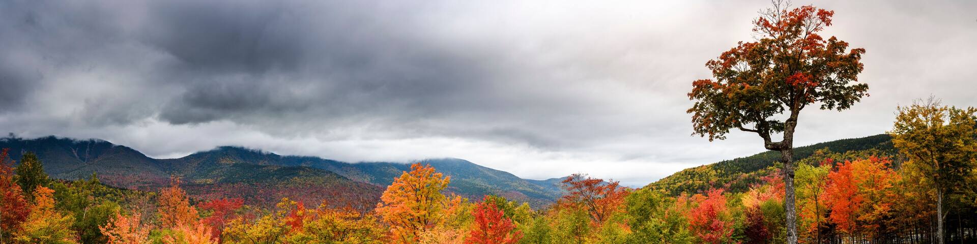 Hancoock overlook on Kancamagus highway during fall foliage season