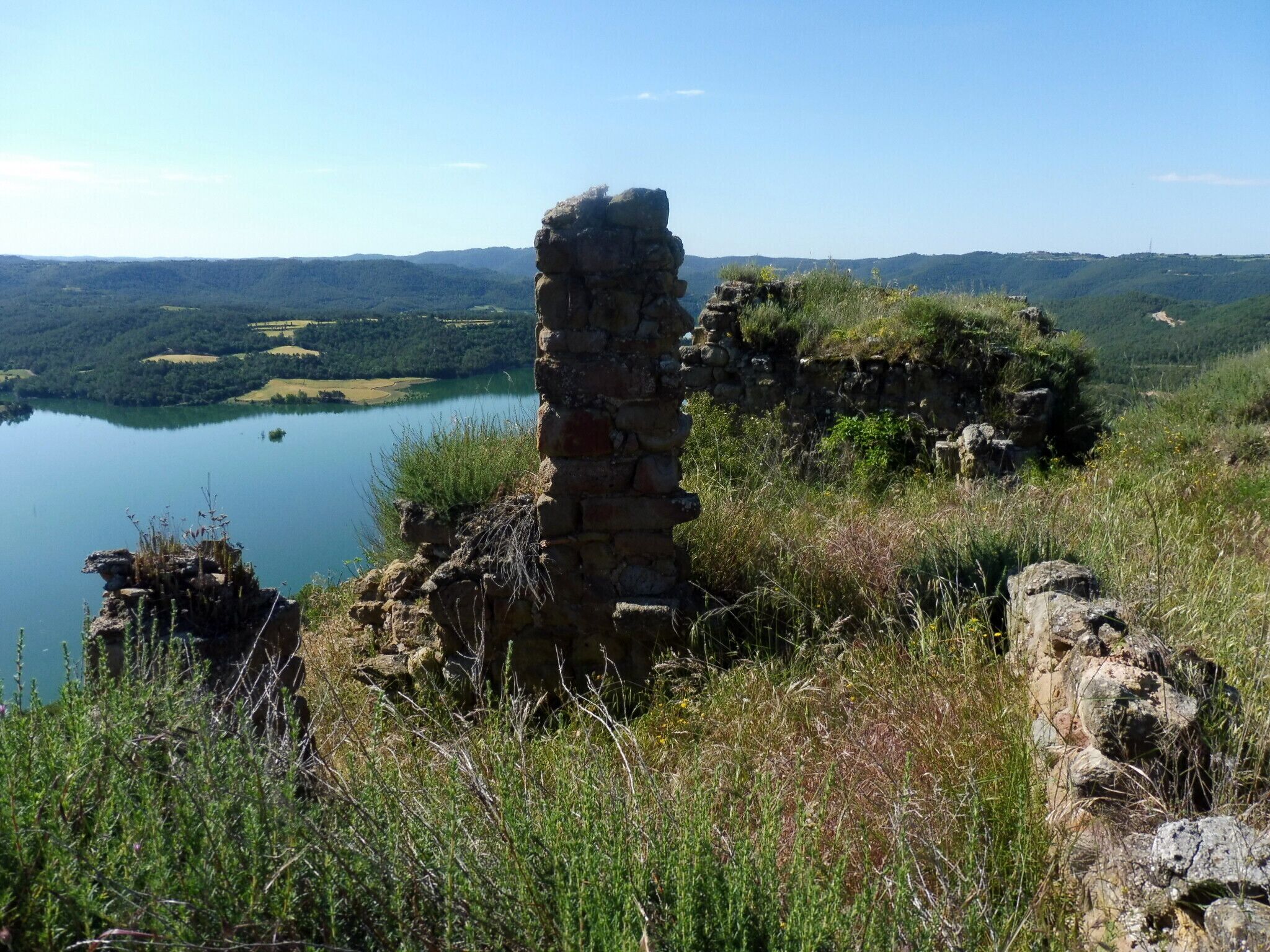 Castell d'Aguilar (Bassella): restes al sud del castell