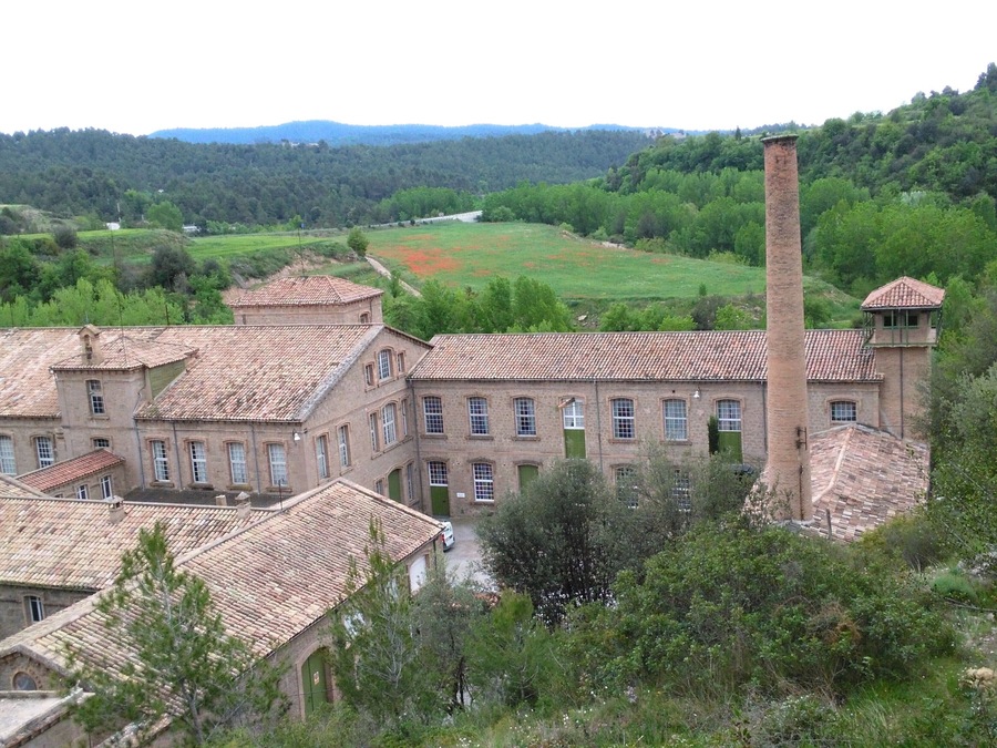 Vista general de la fàbrica de cal Marçal