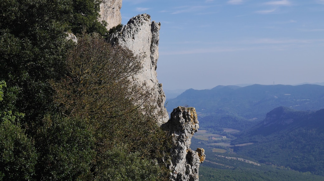 This building is indexed in the Base Mérimée, a database of architectural heritage maintained by the French Ministry of Culture, under the reference PA00102673 .