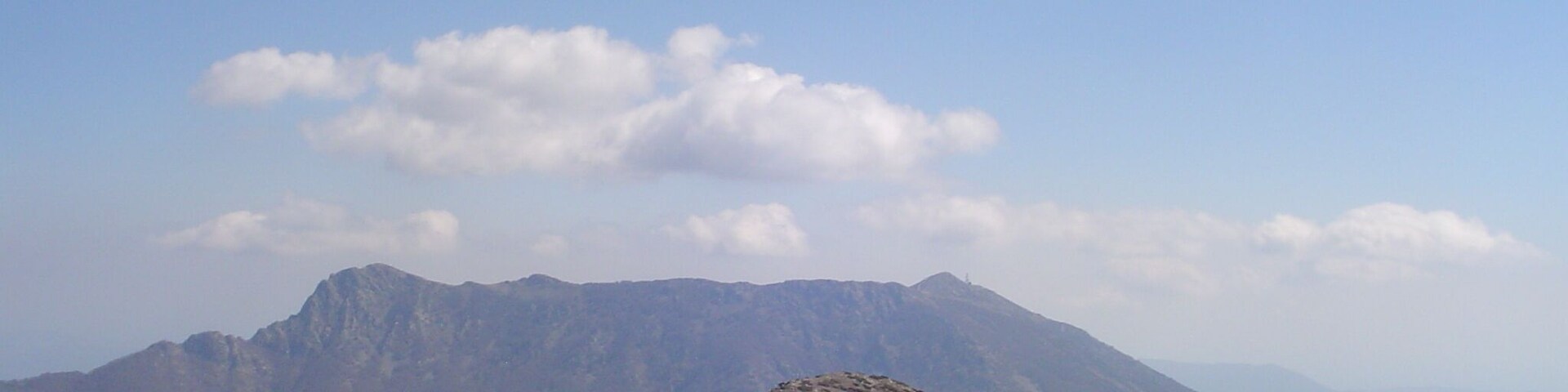 Les Agudes i Turó de l'Home vist des del cim del Matagalls (març 2007)