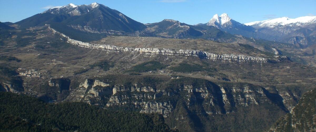 Serra d'Ensija, Pedraforca i Serra del Cadí des de la Foradada (desembre 2010)
