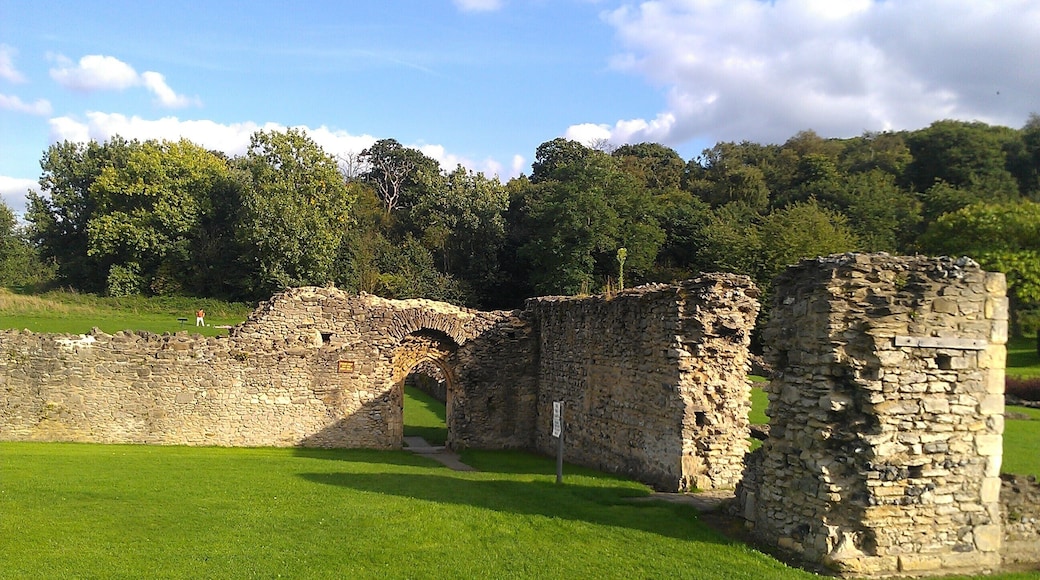 The remains of Lesnes Abbey in southeast London. Taken from the north-west, it shows the walls connecting the refectory to the undercroft of the dormitory.