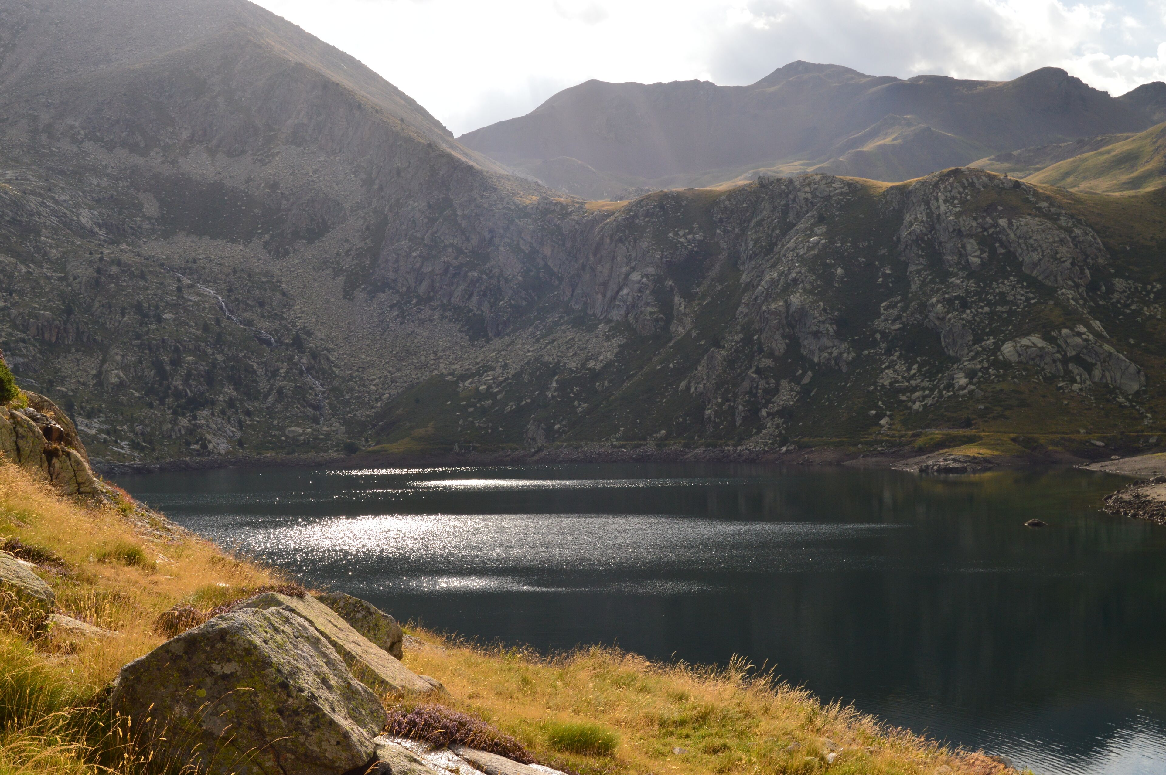 Estany Gento . Aigües Tortes. Lleida
