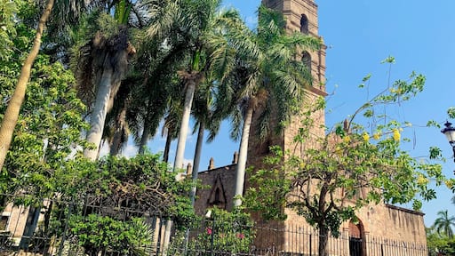 Mocorito is a cute little town full of colorful streets and great nightlife for the people that live near the town. #sinaloa #mexico #church #mainsquare